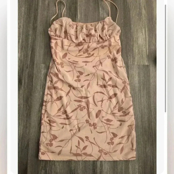 PRETTY LITTLE THING MINI STRAPPY FLORAL PINK DRESS‎ SIZE 8 - Picture 1 of 6